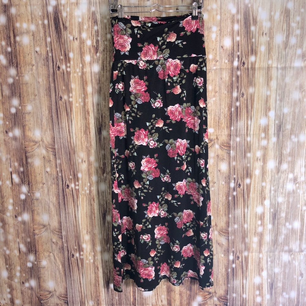 Long maxi skirt black floral